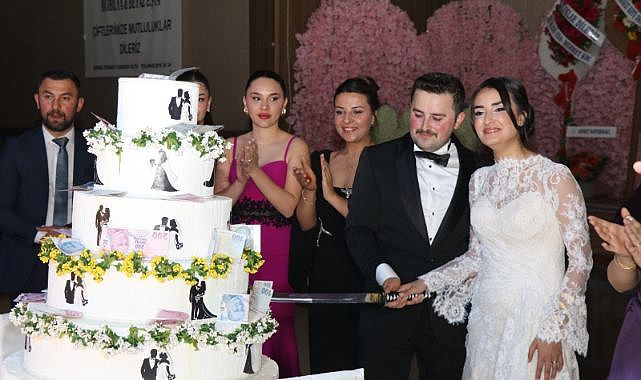 olur-kaymakami-dunya-evine-girdi-549
